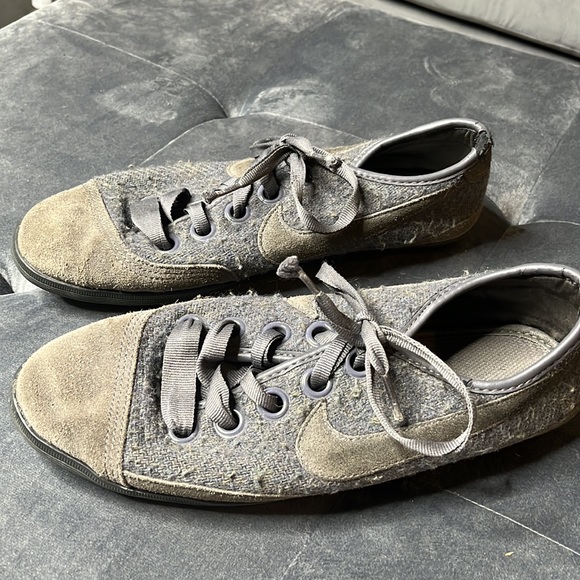 Nike Gray Shoes - Picture 2 of 3